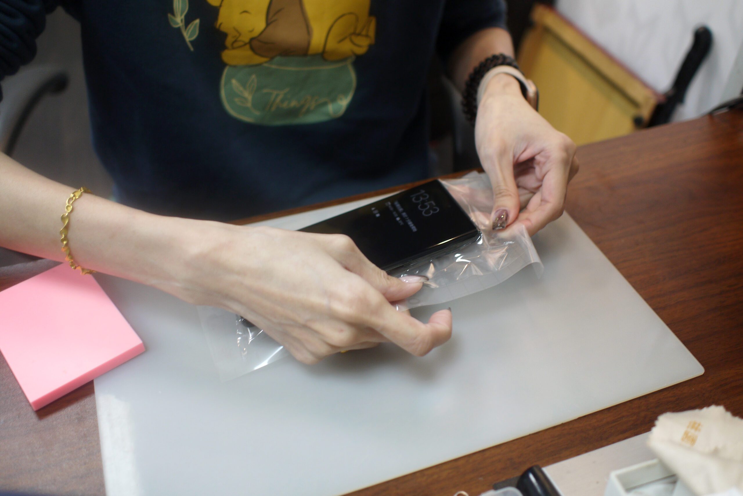 板橋『京展包膜』果凍膠保護貼／讓手機的手感更精品 @Rosa的秘密花園