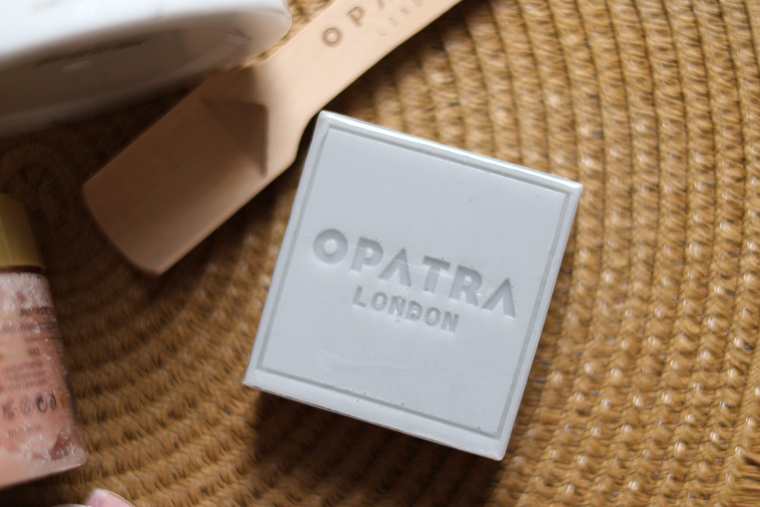 OPATRA London來自英國護膚品牌／喜瑪拉雅身體修護磨砂膏+修護滋養身體霜+火山泥手工皂／在家就可以好好的幫身體做SPA @Rosa的秘密花園
