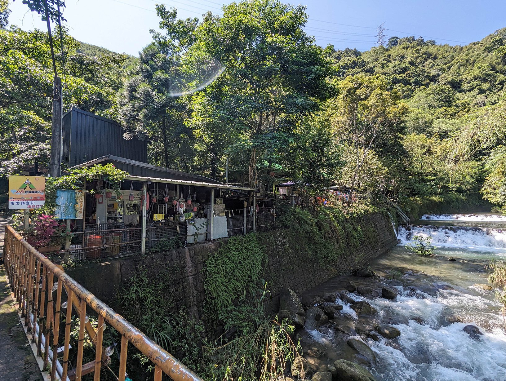 『跟著阿露去旅行』桃園復興八度野溪露營區／滿滿樹蔭好乘涼、炎熱八月也有涼爽感 @Rosa的秘密花園