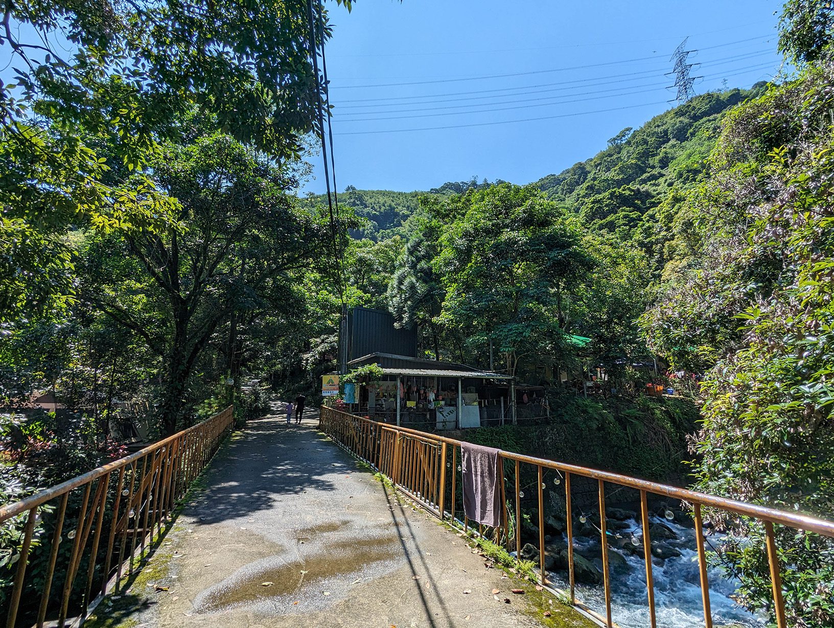 『跟著阿露去旅行』桃園復興八度野溪露營區／滿滿樹蔭好乘涼、炎熱八月也有涼爽感 @Rosa的秘密花園