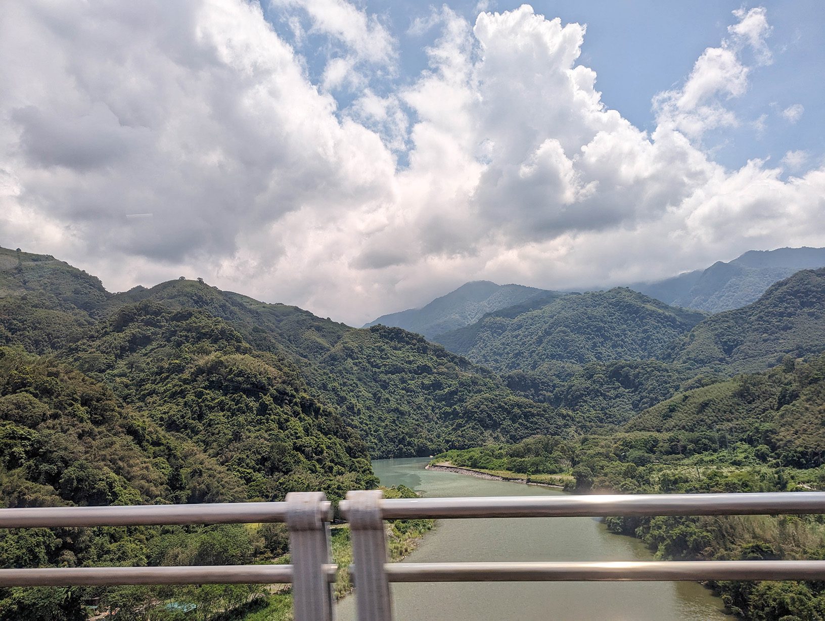 『跟著阿露去旅行』桃園復興八度野溪露營區／滿滿樹蔭好乘涼、炎熱八月也有涼爽感 @Rosa的秘密花園