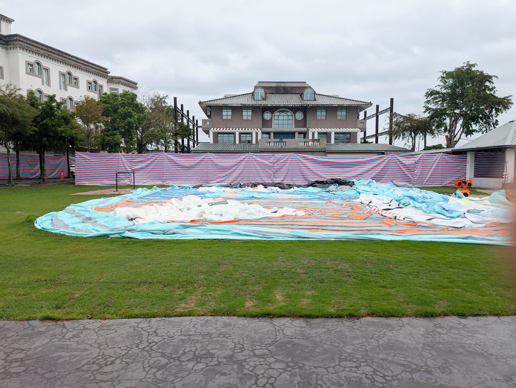 White House 白宮渡假勝地／有寬廣草地+大浴池泡湯+房間就有溜滑梯=一家人在礁溪的度假天堂 @Rosa的秘密花園