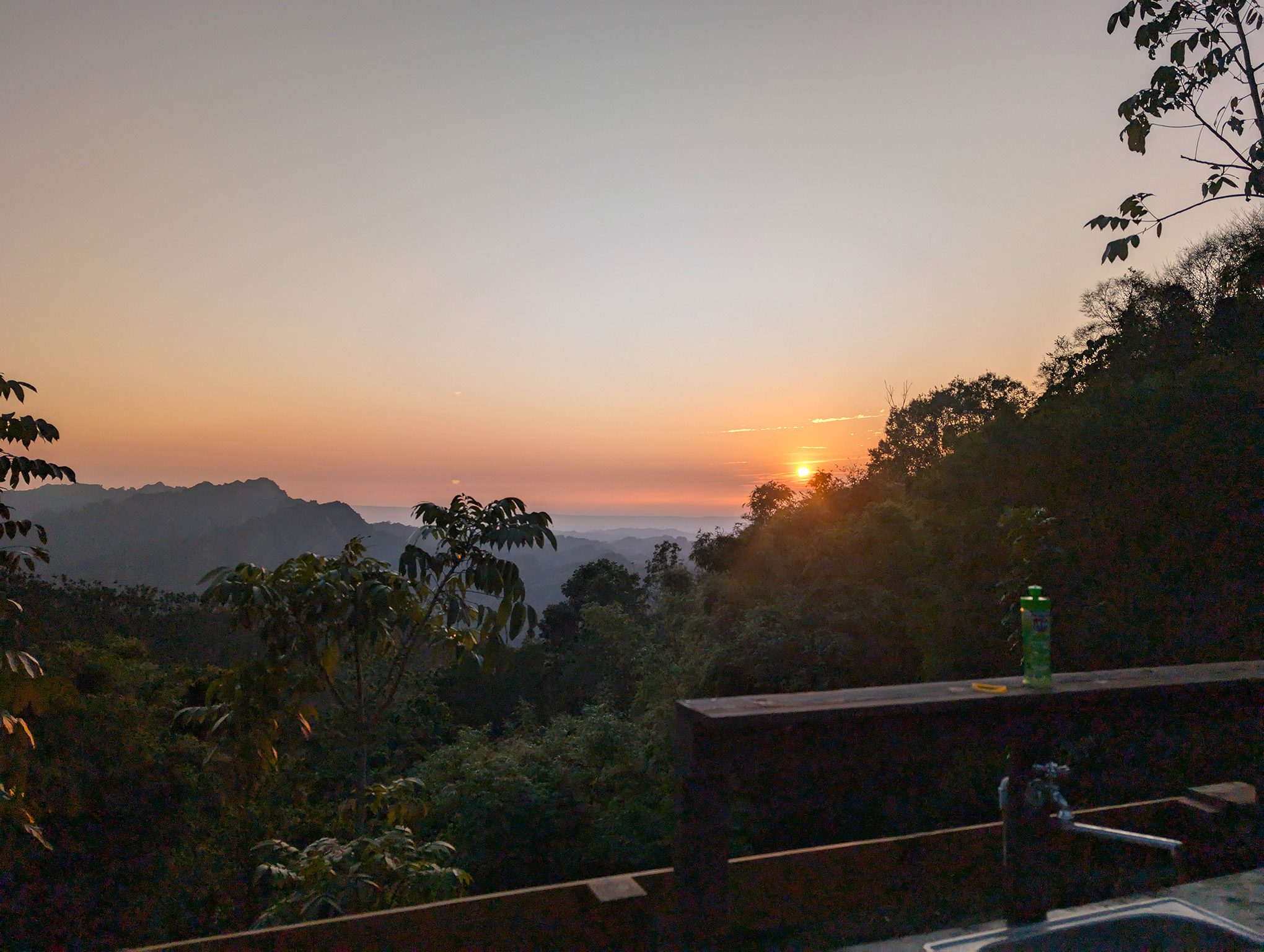 『跟著阿露去旅行』南投國姓雲享清峰／乾淨舒適好環境、夕陽山景好風光 @Rosa的秘密花園