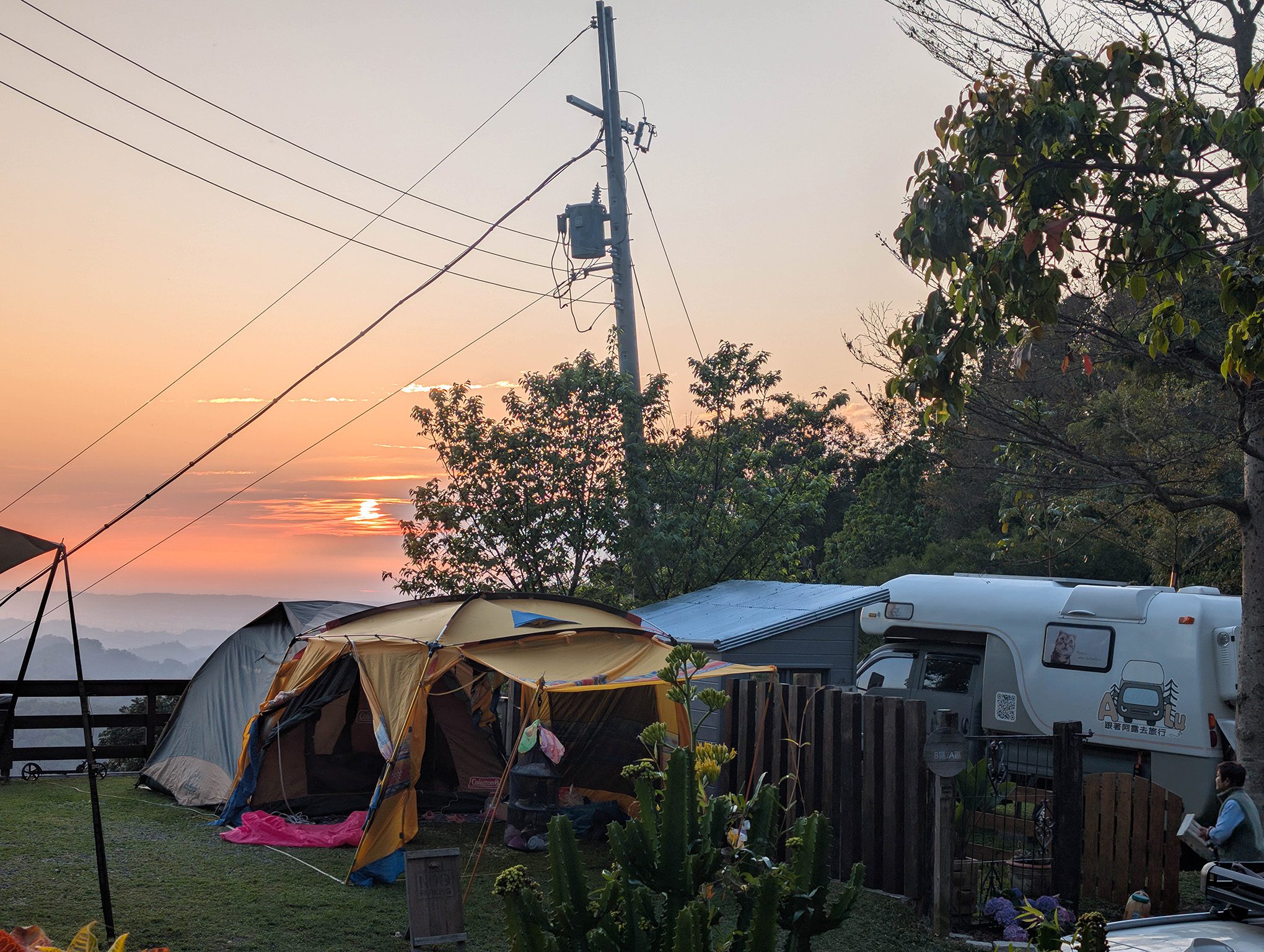 『跟著阿露去旅行』南投國姓雲享清峰／乾淨舒適好環境、夕陽山景好風光 @Rosa的秘密花園