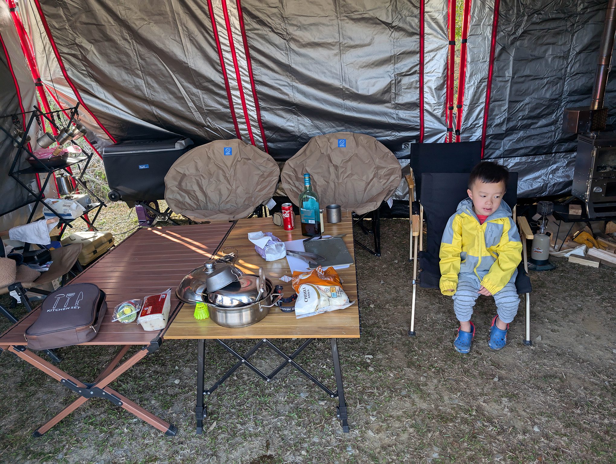 『跟著阿露去旅行』苗栗大湖Camp Sora露營區／有讓小孩瘋狂的滑草區、還有供應熱水的流理台、洗碗不再是折磨！ @Rosa的秘密花園