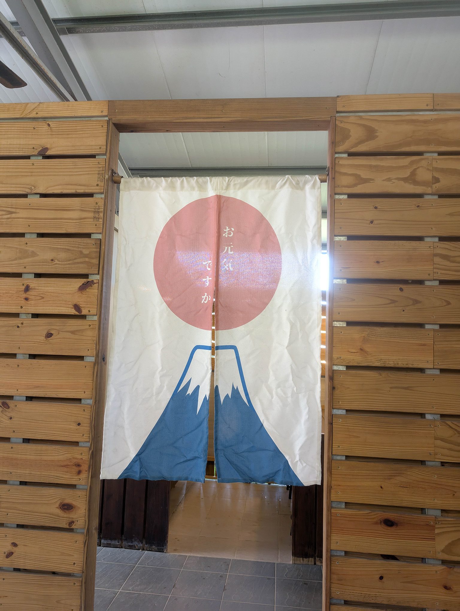 『跟著阿露去旅行』苗栗大湖Camp Sora露營區／有讓小孩瘋狂的滑草區、還有供應熱水的流理台、洗碗不再是折磨！ @Rosa的秘密花園