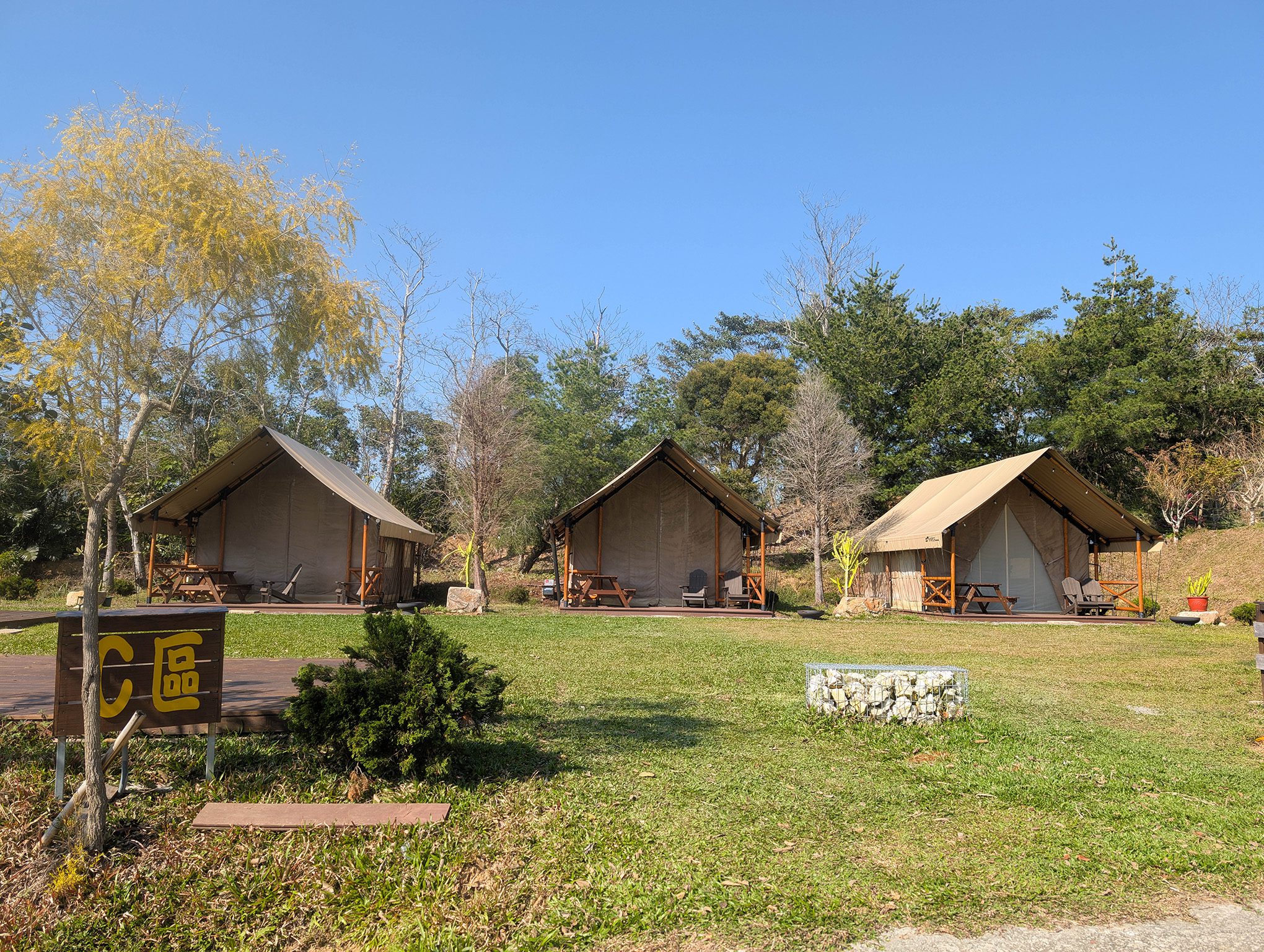 『跟著阿露去旅行』苗栗大湖Camp Sora露營區／有讓小孩瘋狂的滑草區、還有供應熱水的流理台、洗碗不再是折磨！ @Rosa的秘密花園