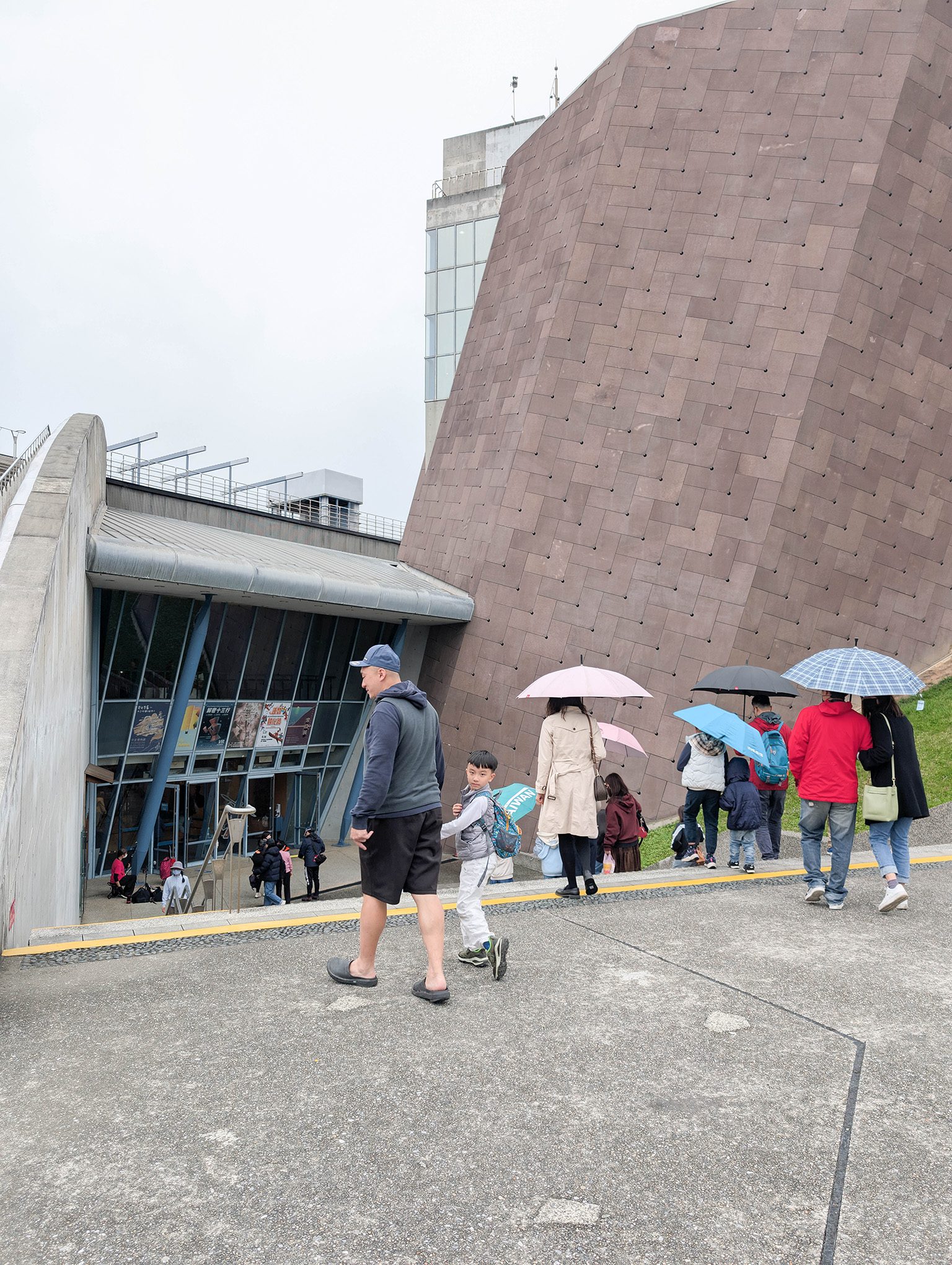 『跟著阿露去旅行』2025清明連假／十三行博物館彷彿置身魷魚遊戲空間感／卡滋爆米花觀光工廠寓教寓樂好好玩 @Rosa的秘密花園
