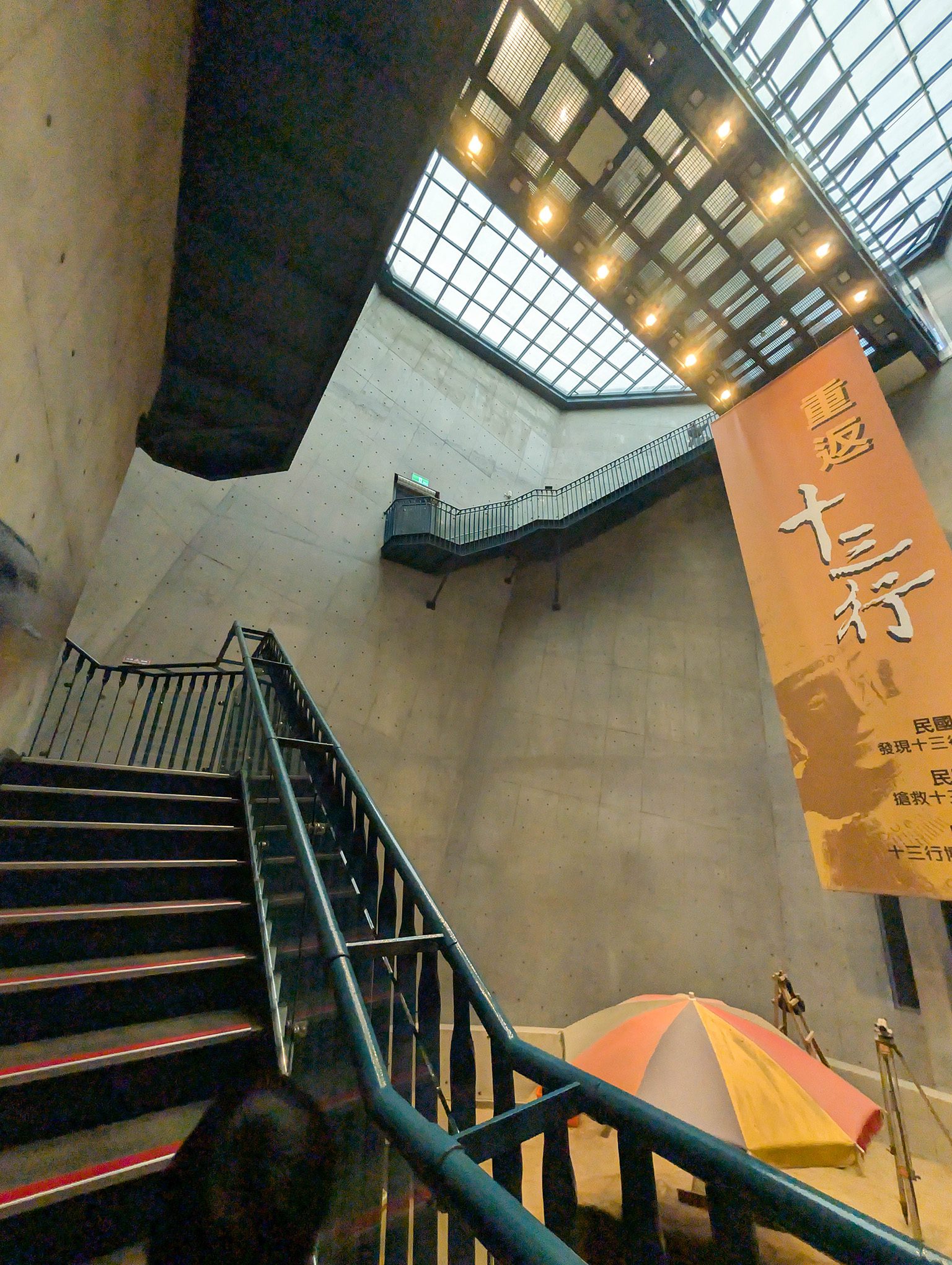 『跟著阿露去旅行』2025清明連假／十三行博物館彷彿置身魷魚遊戲空間感／卡滋爆米花觀光工廠寓教寓樂好好玩 @Rosa的秘密花園