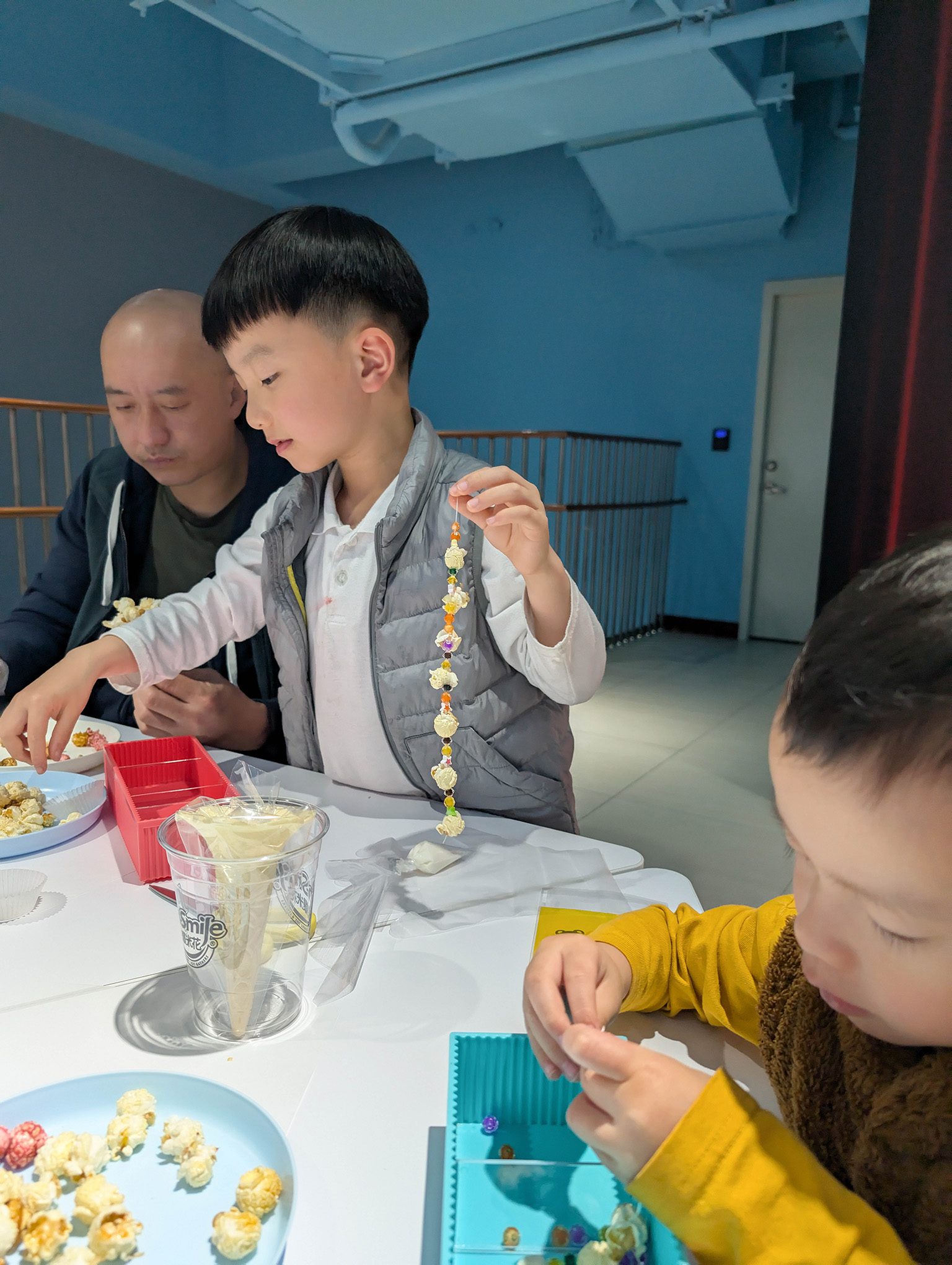 『跟著阿露去旅行』2025清明連假／十三行博物館彷彿置身魷魚遊戲空間感／卡滋爆米花觀光工廠寓教寓樂好好玩 @Rosa的秘密花園