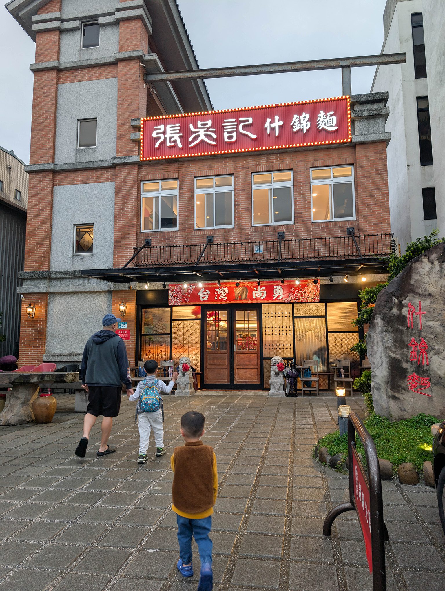 『跟著阿露去旅行』2025清明連假／十三行博物館彷彿置身魷魚遊戲空間感／卡滋爆米花觀光工廠寓教寓樂好好玩 @Rosa的秘密花園