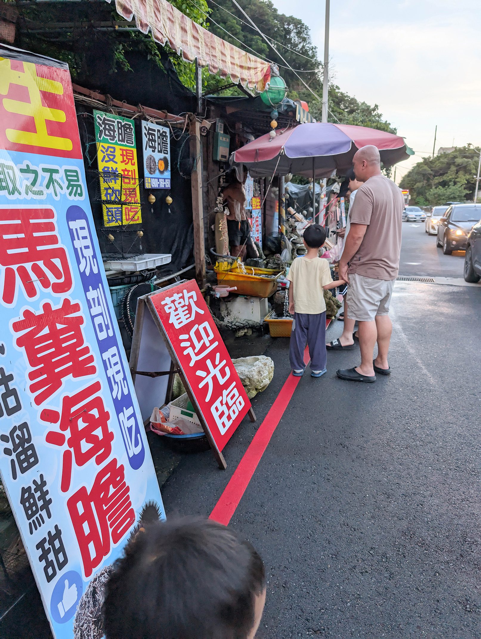 『跟著阿露去旅行』石門洞抓寄居蟹／野柳女王頭初體驗兼曬傷之旅／龜吼漁港吃海鮮／路邊海膽伯最實在 @Rosa的秘密花園