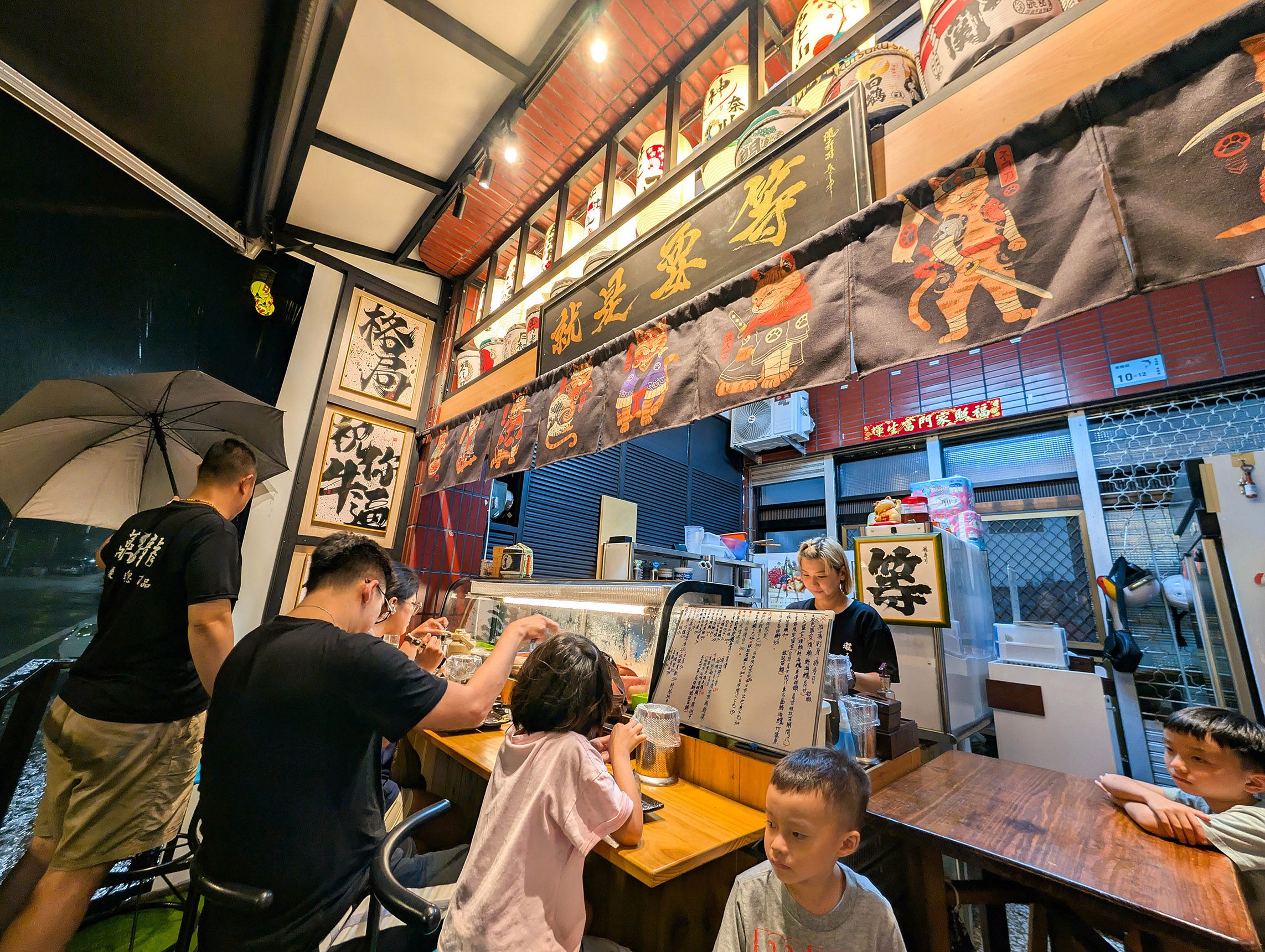 『跟著阿露去旅行』露營車環島系列Day 3／來東港怎麼能不吃大名鼎鼎的黑鮪魚咧？高雄鹽埕吃每來必吃的沙茶火鍋 @Rosa的秘密花園