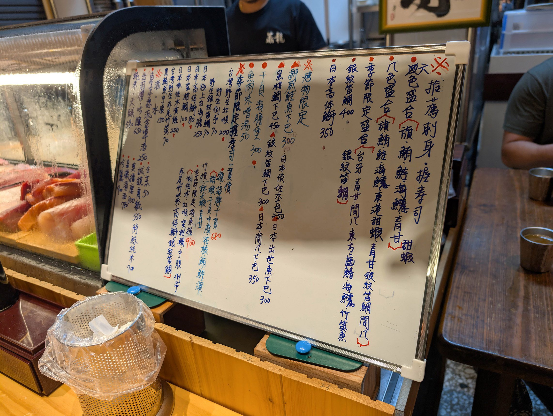 『跟著阿露去旅行』露營車環島系列Day 3／來東港怎麼能不吃大名鼎鼎的黑鮪魚咧？高雄鹽埕吃每來必吃的沙茶火鍋 @Rosa的秘密花園