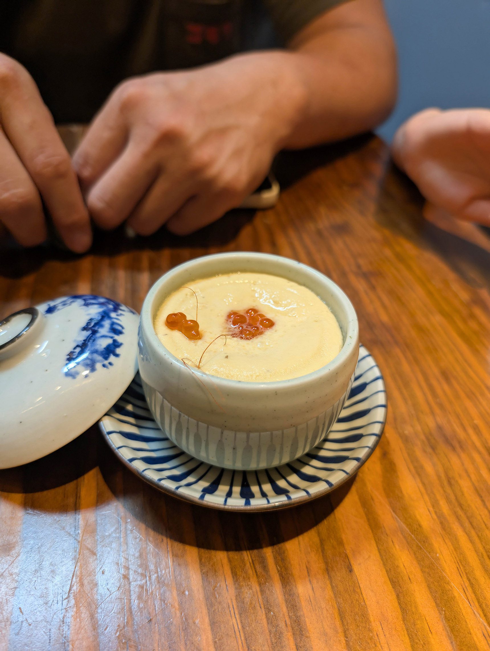 『跟著阿露去旅行』露營車環島系列Day 3／來東港怎麼能不吃大名鼎鼎的黑鮪魚咧？高雄鹽埕吃每來必吃的沙茶火鍋 @Rosa的秘密花園