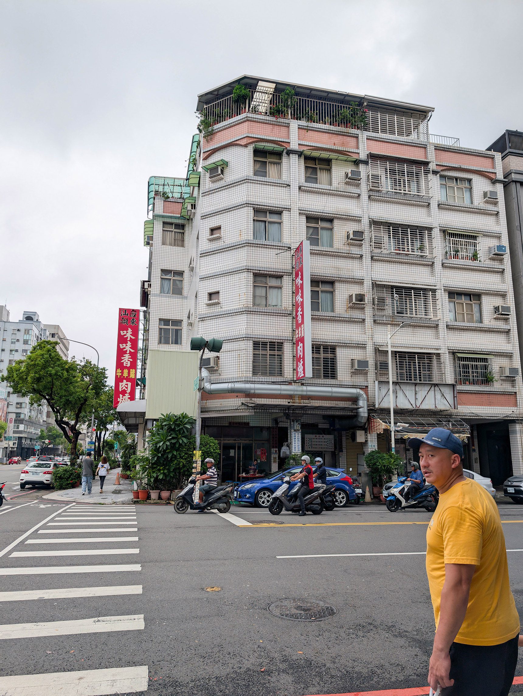 『跟著阿露去旅行』露營車環島系列Day 3／來東港怎麼能不吃大名鼎鼎的黑鮪魚咧？高雄鹽埕吃每來必吃的沙茶火鍋 @Rosa的秘密花園