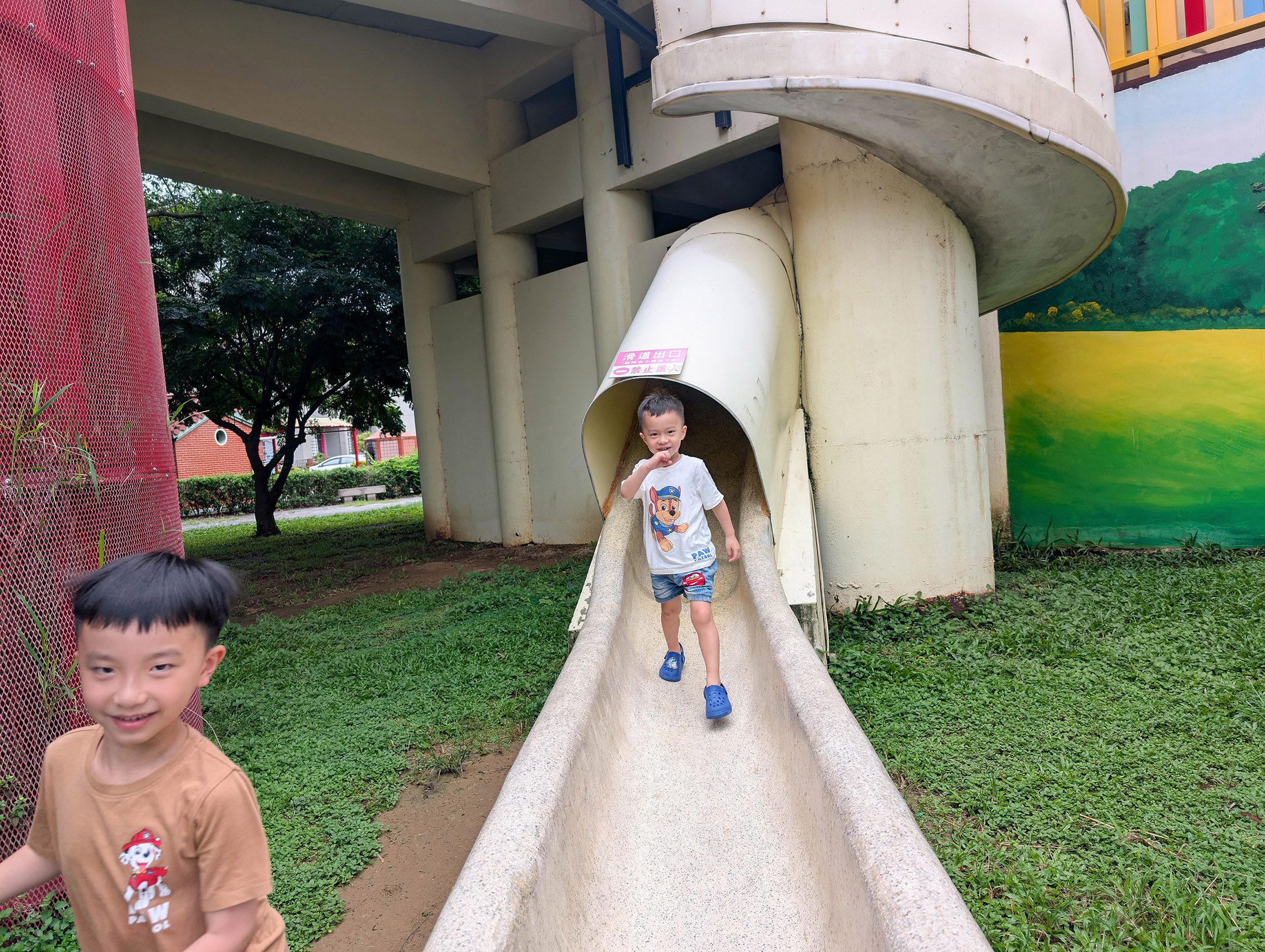 『跟著阿露去旅行』露營車環島系列Day 4／苗栗灣麗親子公園濕搭搭、台中三井雨天好去處 @Rosa的秘密花園