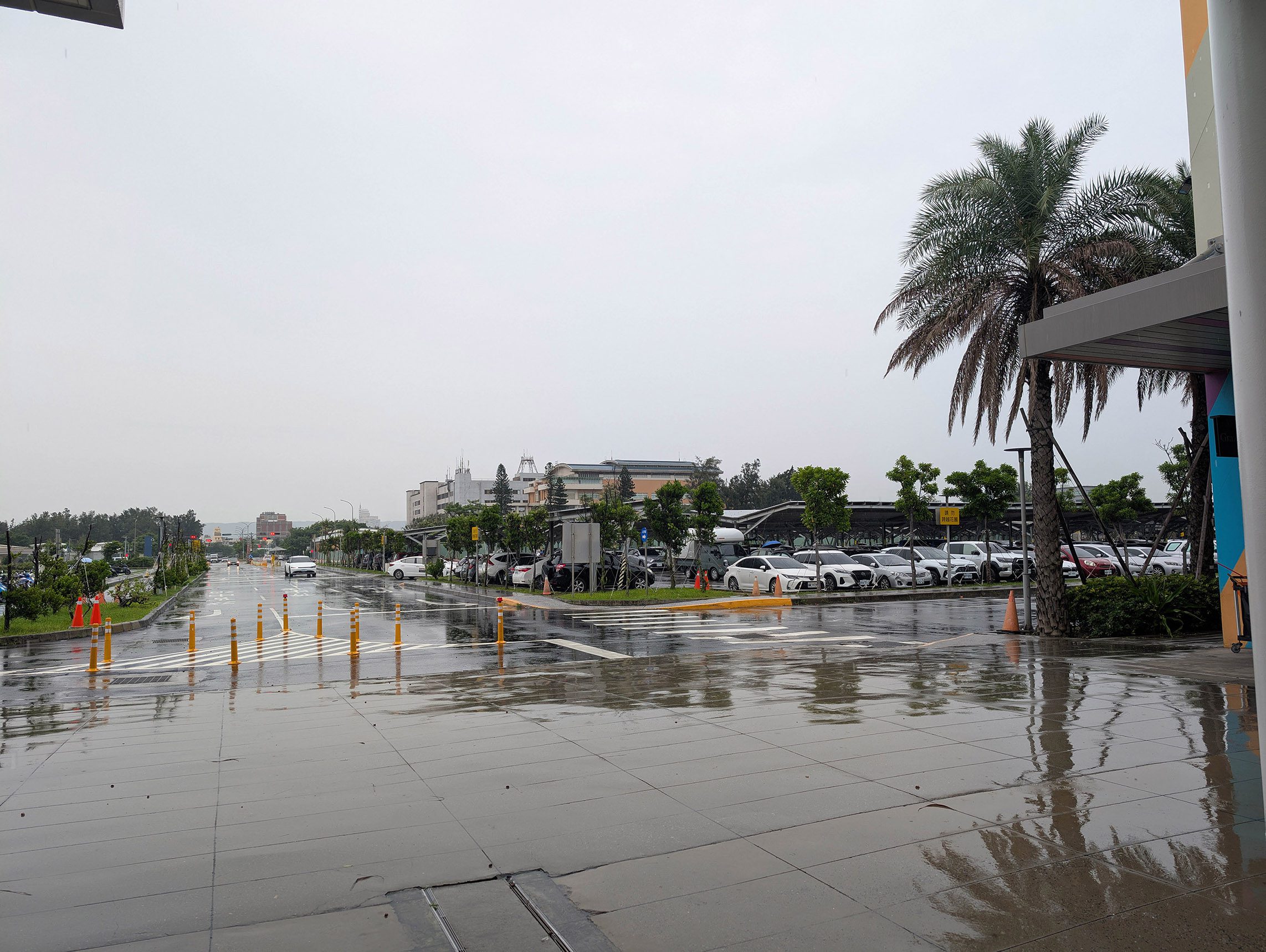 『跟著阿露去旅行』露營車環島系列Day 4／苗栗灣麗親子公園濕搭搭、台中三井雨天好去處 @Rosa的秘密花園