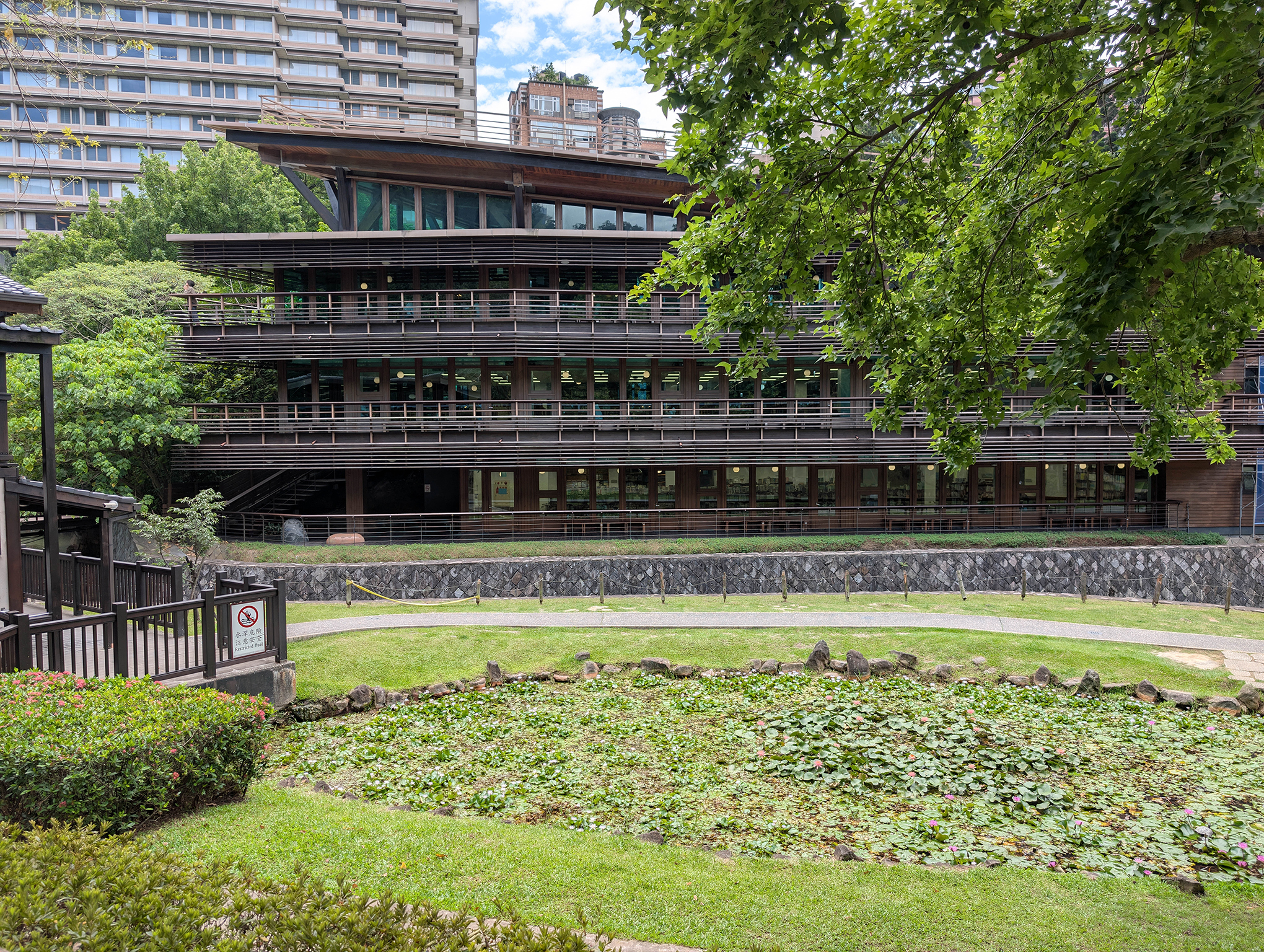 捷運小旅行／北投溫泉博物館免費看熱鬧、福星公園恐龍公園放放電 @Rosa的秘密花園