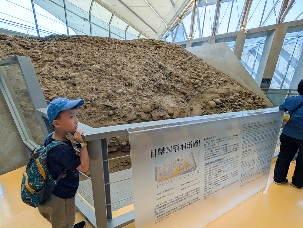 『跟著阿露去旅行』竹山紫南宮好熱鬧、921地震教育園區好震撼、苗栗火車頭園區拍拍照(下) @Rosa的秘密花園
