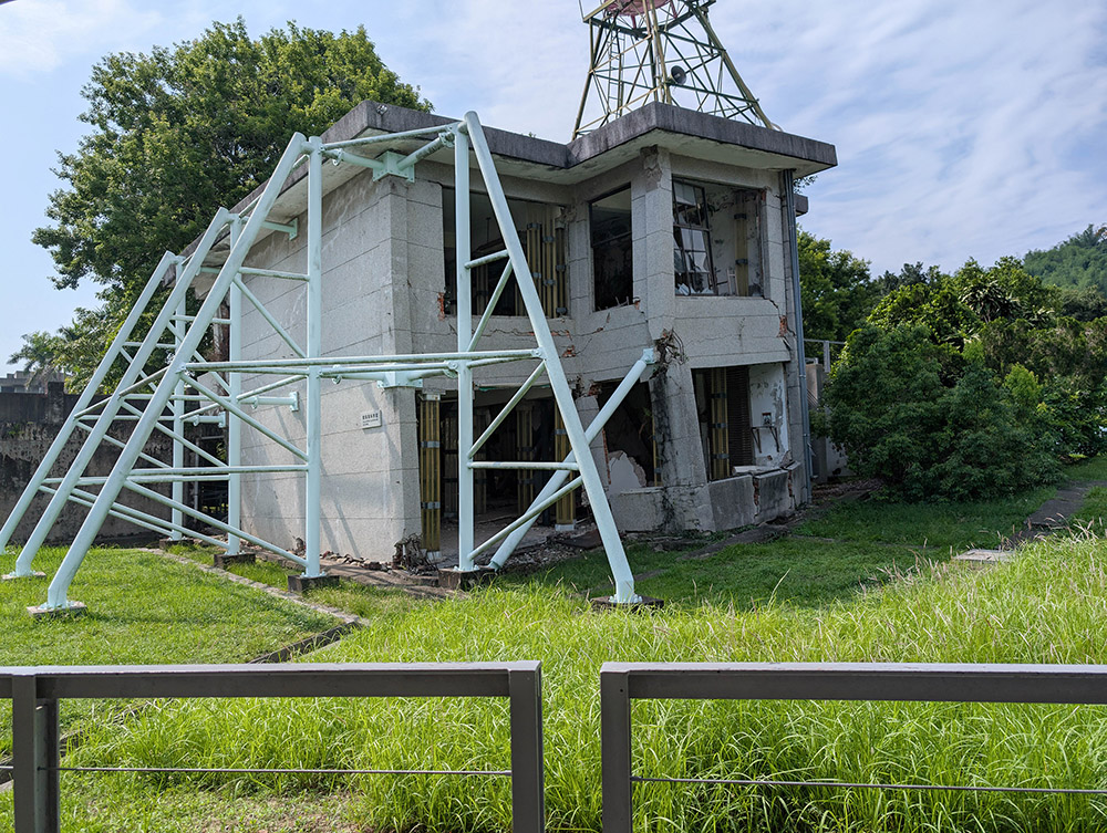 『跟著阿露去旅行』竹山紫南宮好熱鬧、921地震教育園區好震撼、苗栗火車頭園區拍拍照（下） @Rosa的秘密花園