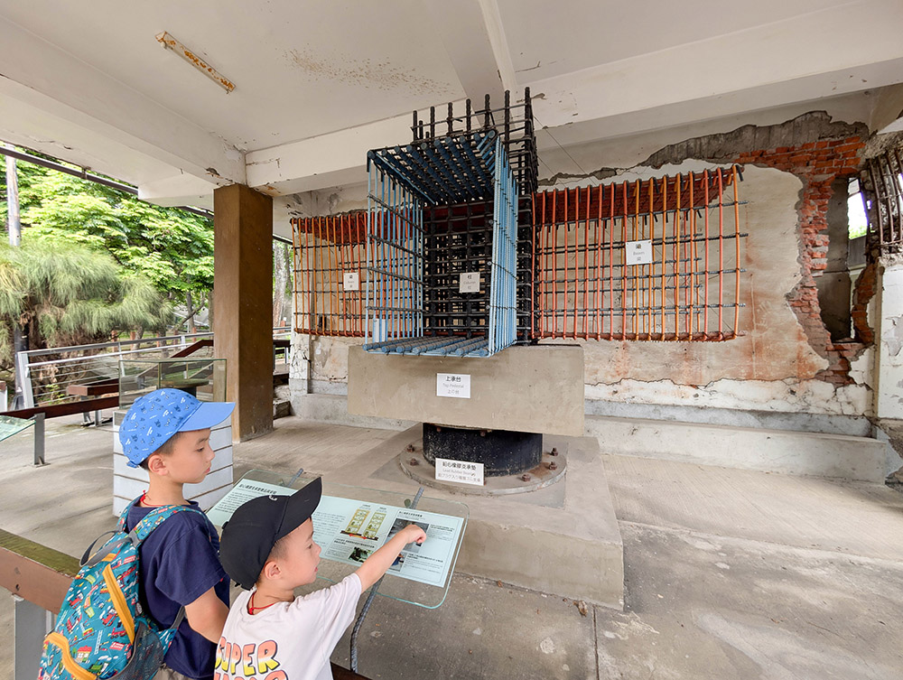 『跟著阿露去旅行』竹山紫南宮好熱鬧、921地震教育園區好震撼、苗栗火車頭園區拍拍照(下) @Rosa的秘密花園