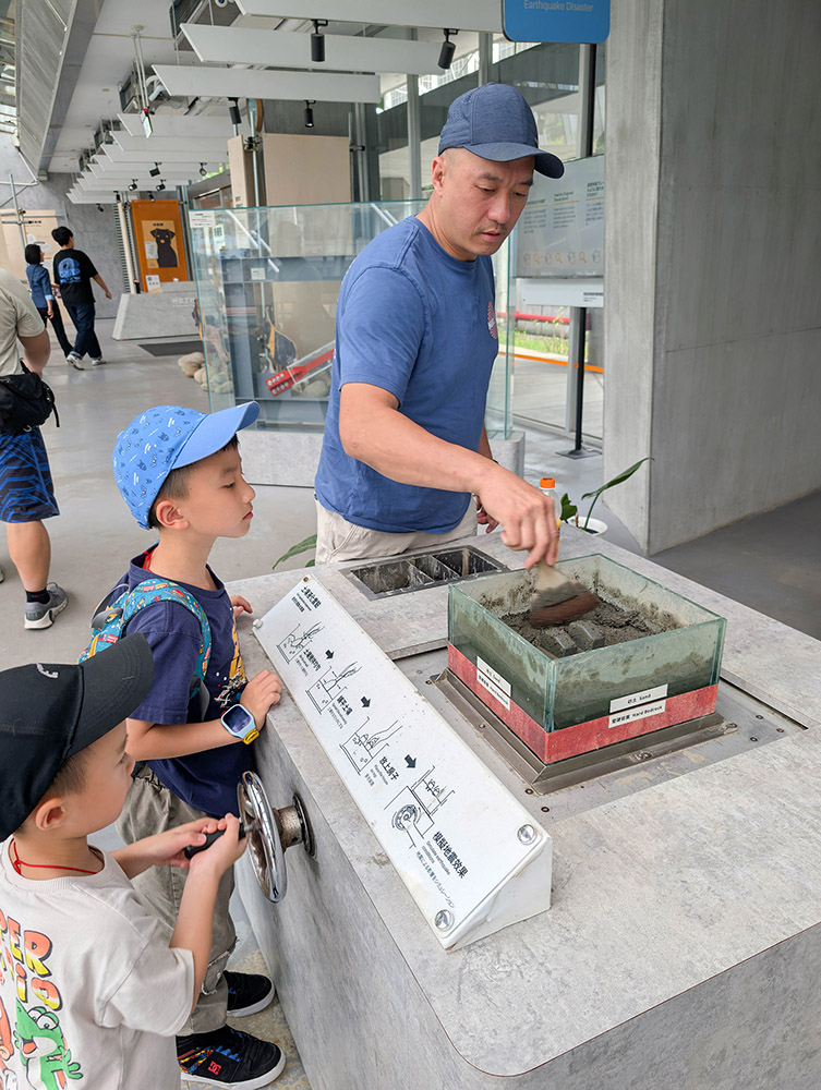 『跟著阿露去旅行』竹山紫南宮好熱鬧、921地震教育園區好震撼、苗栗火車頭園區拍拍照(下) @Rosa的秘密花園