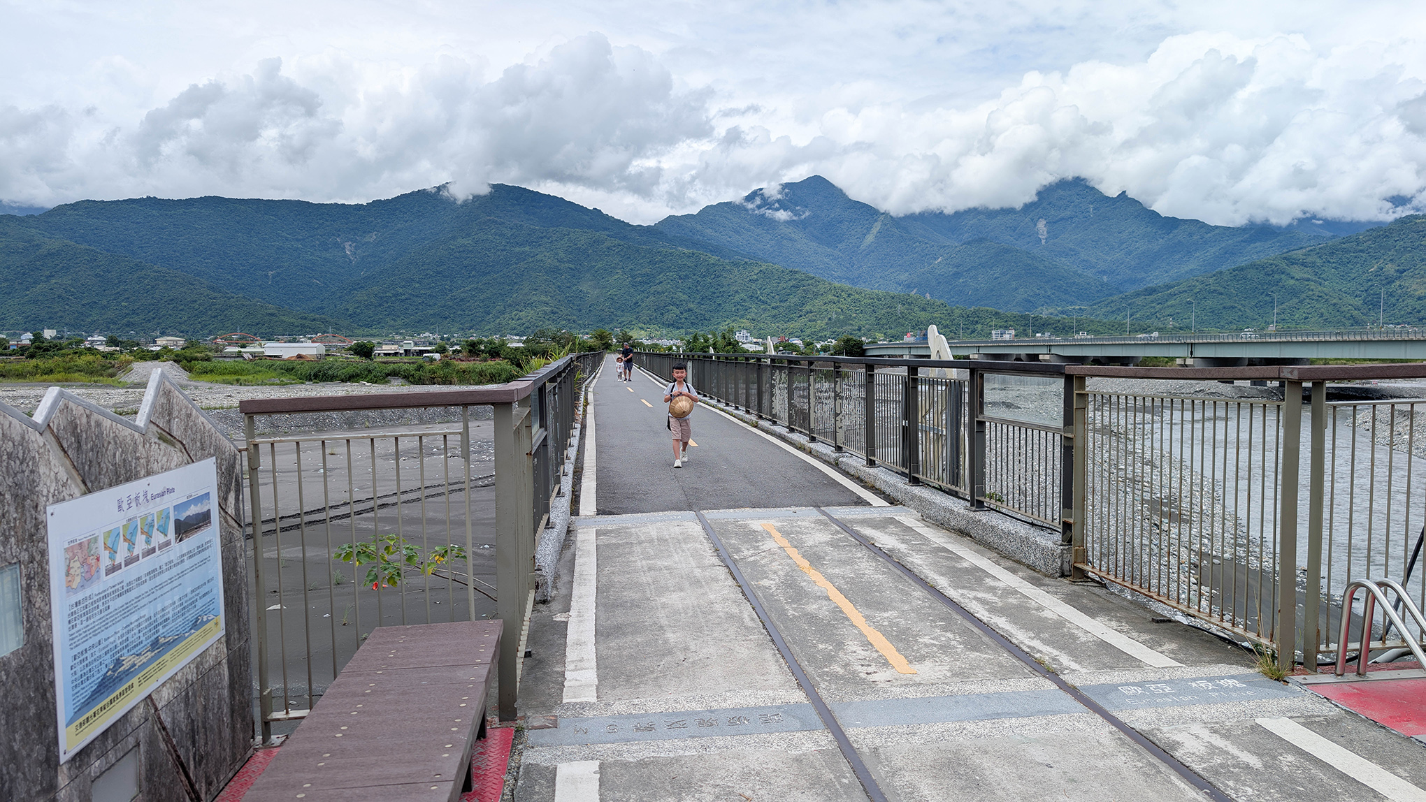 『跟著阿露去旅行』2026暑假露營車環島Day 3／歐亞板塊及菲律賓海板塊交界紀念碑、台東鹿野高台熱氣球解鎖成功 @Rosa的秘密花園
